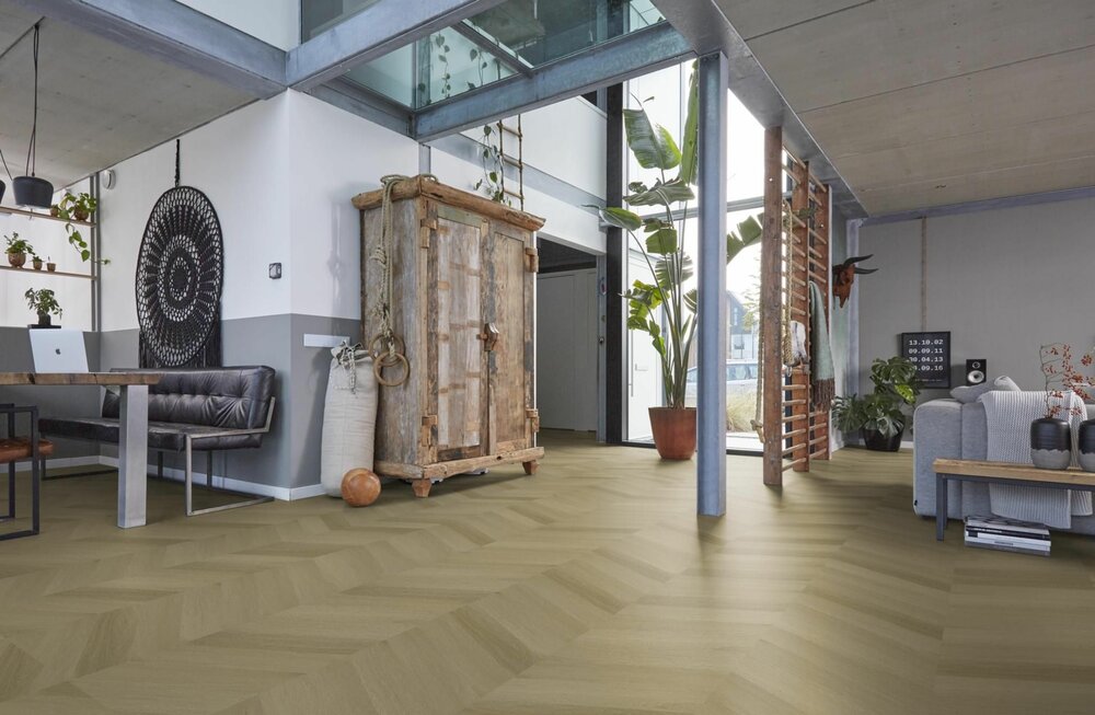 YUP Fulham chevron dryback warm oak